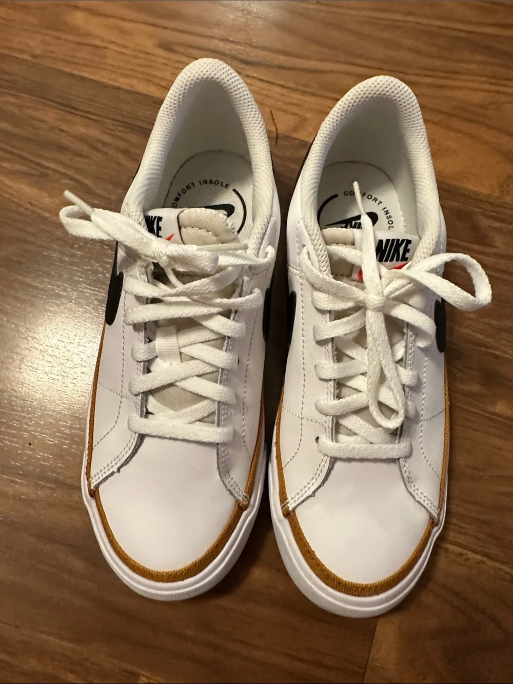 Nike Kid Low-Top Sneakers in White, Black & Gold